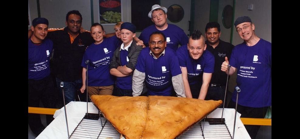 Boys from this small town preparing 350 KG Samosa