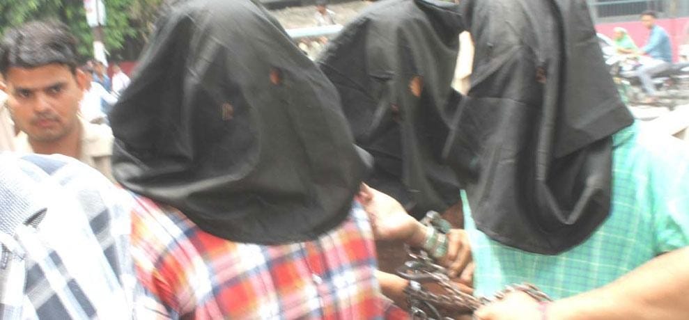 बुलंदशहर गैंगरेपः पुलिस ने बताया अंधेरे में भी पीड़ितों ने कैसे देखा आरोपियों का चेहरा press conference of up police in matter of bulandshahr gangrape accused arrest