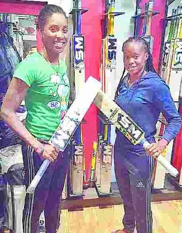 वेस्टइंडीज की महिला क्रिकेटरों को भाये मेरठी बैट mahila cricketer