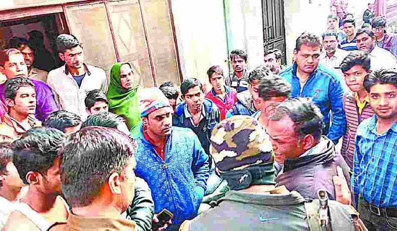 मवाना में युवक को पीटने पर बवाल, सांप्रदायिक तनाव yuvak ko peetne par