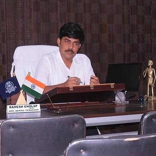 The Story of a Disabled Bangle Seller Who is Now an IAS officer