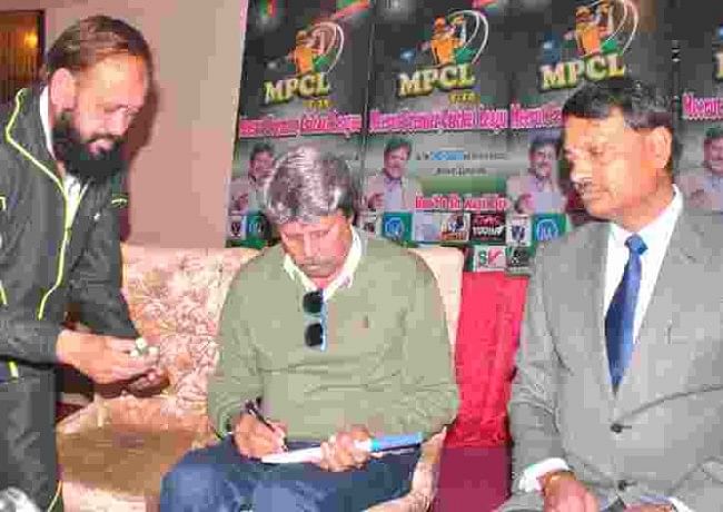 बल्ले की तरह मेरठ के खिलाड़ी भी बेस्ट : कपिल balle ki tareh