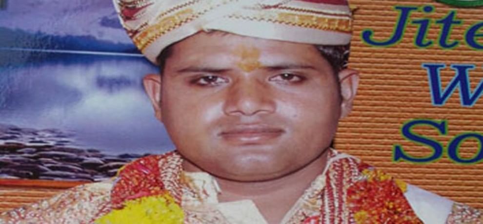 Image result for सोनम ने पति की चिता पर लेटकर ली अंतिम विदाई, कोई नहीं रोक सका अपने आंसू