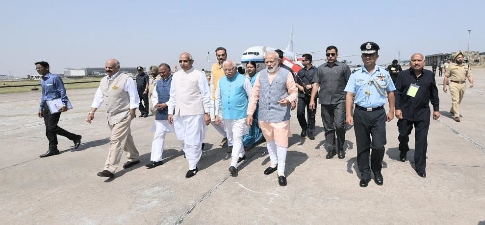 सस्ती उड़ान सेवा शुरू, पीएम बोले- मेरा सपना हवाई चप्पल पहनने वाले हवाई जहाज में बैठें