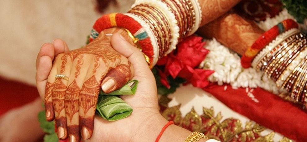 father who's arrested joined his daughter marriage with handcuff in bangaluru