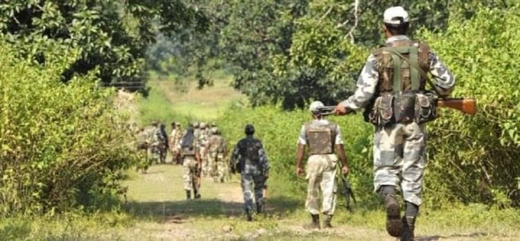 सुरक्षाकर्मी ने तीन साथियों पर गोली चलाई (File photo)