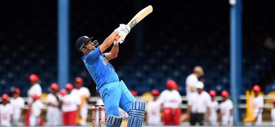 धोनी के नाम दर्ज हुआ 16 साल का सबसे धीमा अर्धशतक indvsWI: MS Dhoni scores slowest 50 by an Indian in 16 years