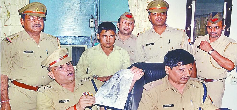 दोस्त को जलाकर मार डाला, लॉकेट ने खोल दिया राज Seeing 'blind law' hit friend, did not escape the law