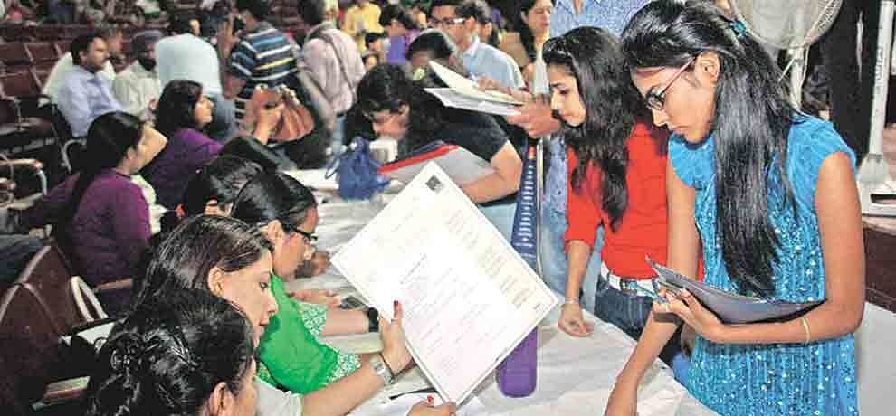 DU Admission second cutoff list released students get stressed