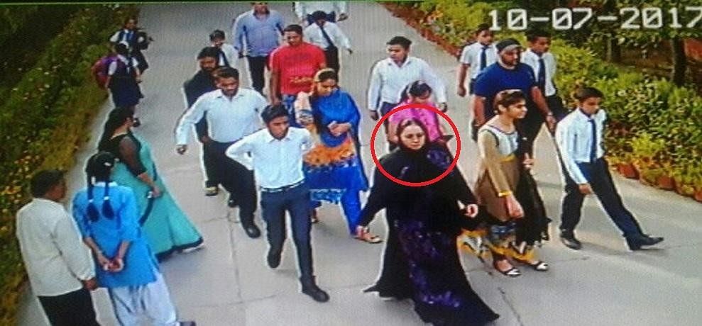 पूर्व मंत्री याकूब की चाबुक वाली बेटी पर लगेगा गुंडा एक्ट! दो और धरे Former minister Yakubs lashing daughter will look at the gang act