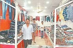 दुकान में घुसकर लूटपाट theft done in the shop