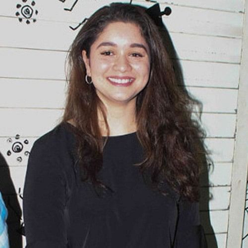 ये हैं सचिन तेंदुलकर की बेटी, खूबसूरती के मामले में सारा और जाह्नवी को भी देती हैं मात Sachin Tendulkar daughter Sara looks like a DIVA at Asha Bhosle granddaughter store launch