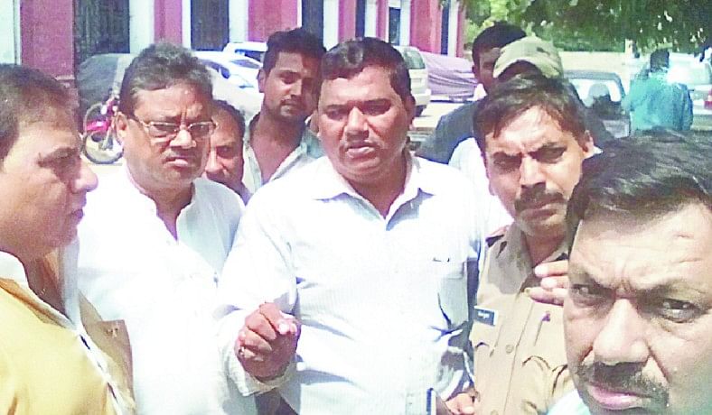 ड्रग इंस्पेक्टर बताकर सराफ से 10 लाख की ठगी said drug inspector, commit 10 lakh thagi