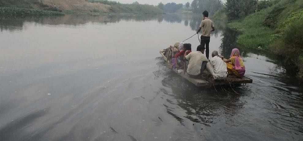 नाव हादसा : जान जोखिम में डालकर खेती करने जाते हैं कई गांवों के किसान Farmers from many villages go to farming at risk