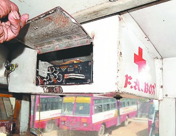 रोडवेज बस के फर्स्ट एड बॉक्स में म्यूजिक सिस्टम roadways bus fist aid box become music system