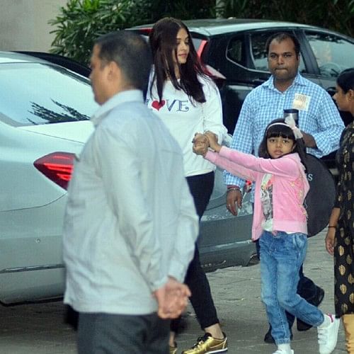 amitabh bachchan leaves for birthday celebration with whole family