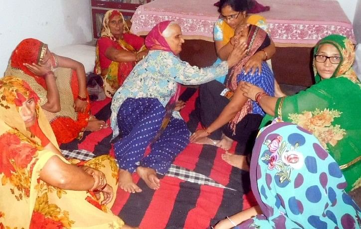 फौजी पिता ने मोबाइल पर पढ़ा बेटे की मौत का समाचार army person read the news of death of his son