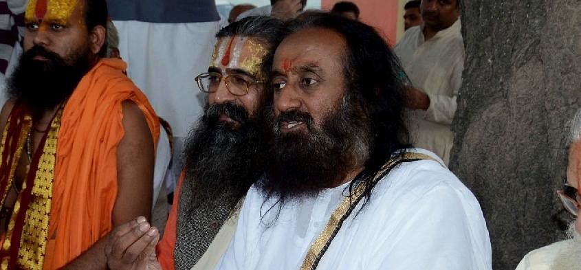 art of living founder reached ayodhya met gopal das