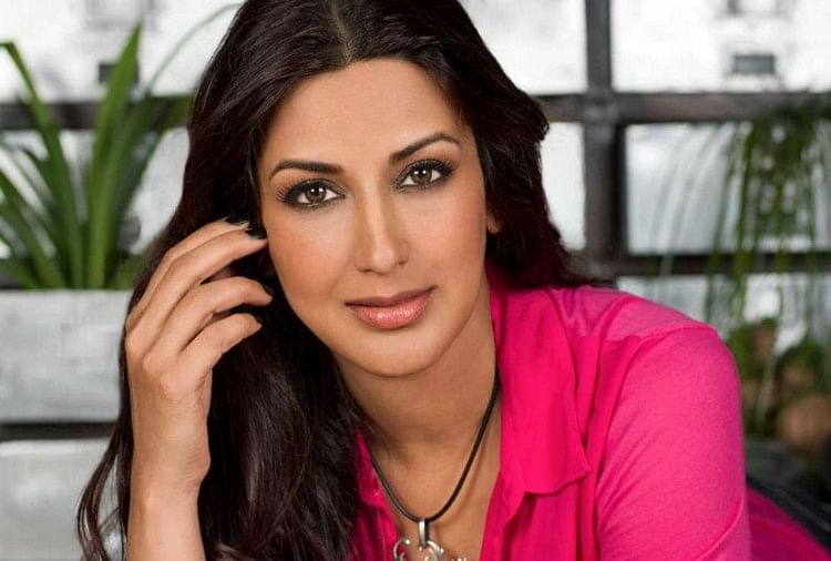 The Broken News Actress Sonali Bendre Said Its Horrible To Read