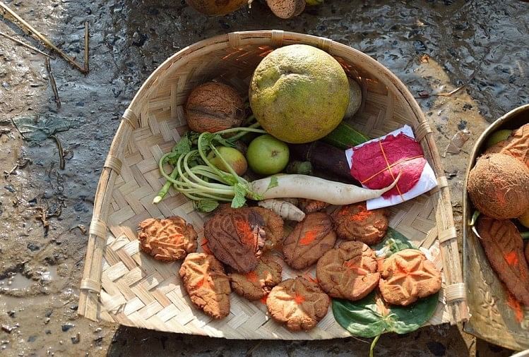 छठ पर्व 2018: आखिर डूबते हुए सूर्य को क्यों दिया जाता है अर्घ्य thekua