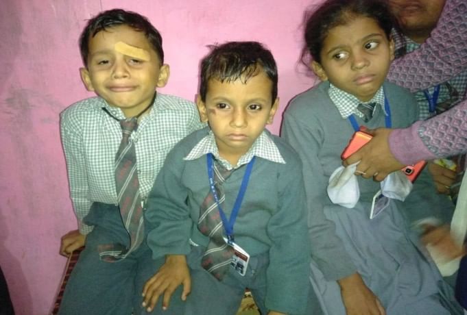 हादसे से सहमे बच्चे