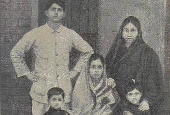 इंगलिश न्यूज पेपर्स में उनका मजाक बनाया गया, कि अकेले भारतीय ने आठ अंग्रेज मिलिट्री ऑफीसर्स को जमकर पीटा।