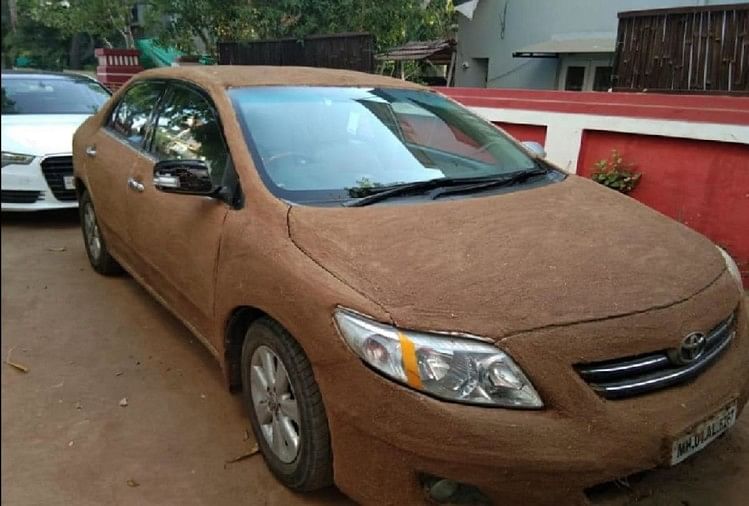 टाटा कैंसर हॉस्पिटल में वरिष्ट डाक्टर गाय के गोबर से रंगी कार