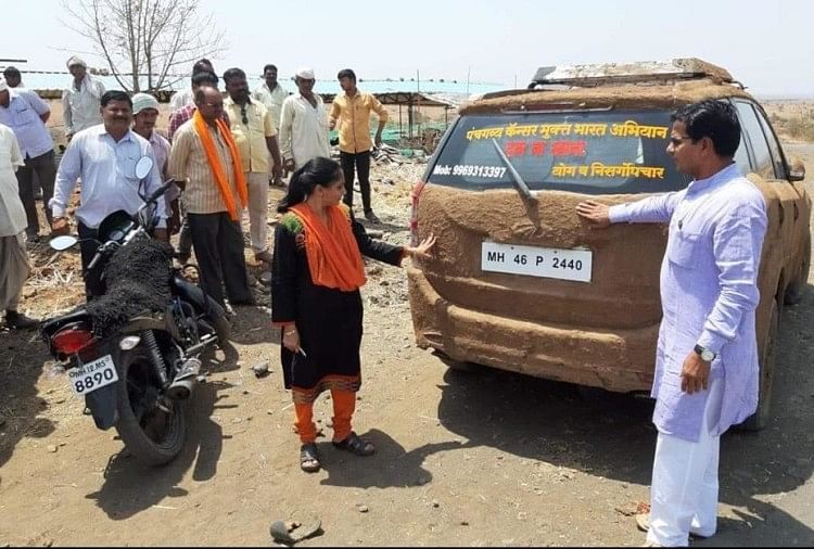 कार एसी का इस्तेमाल लगभग बंद cow dung on car-1