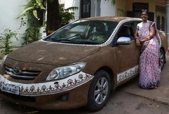 सेजल शाह ने अपनी कार पर लगाया था गोबर Sejal shah Toyota corolla
