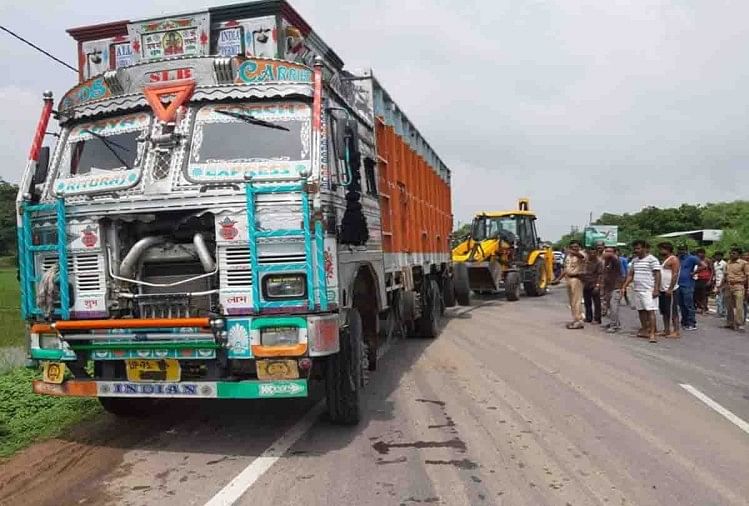 उन्नाव दुष्कर्म पीड़िता की कार में ट्रक की टक्कर