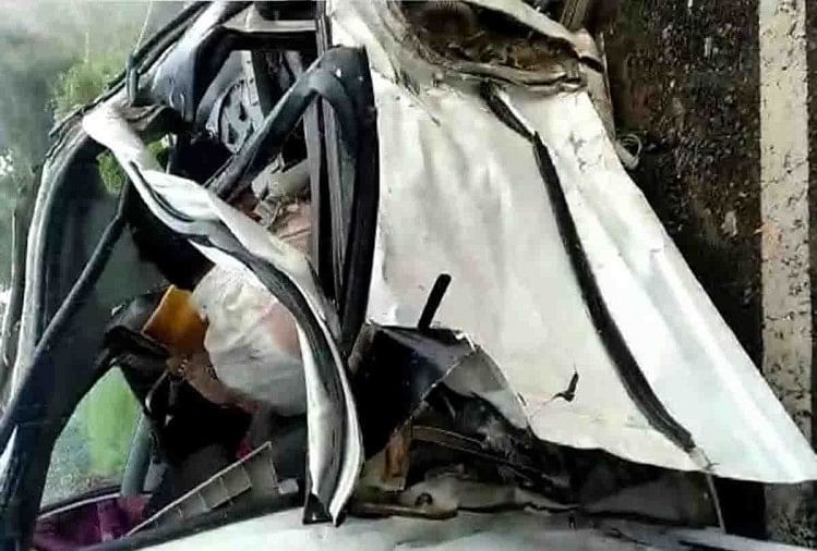 हादसे के बाद कार के परखच्चे उड़ गए थे