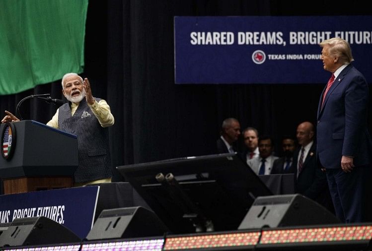 भारत-अमेरिका के रिश्तों को नई मजबूती देगी मोदी-ट्रंप की दोस्ती, तस्वीरों में देखें केमेस्ट्री Donald Trump and Pm Modi