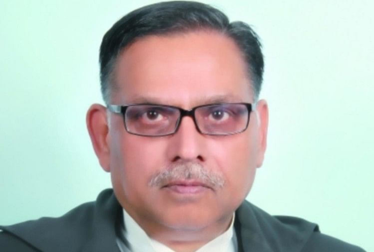 जज अशोक भूषण (फाइल फोटो)