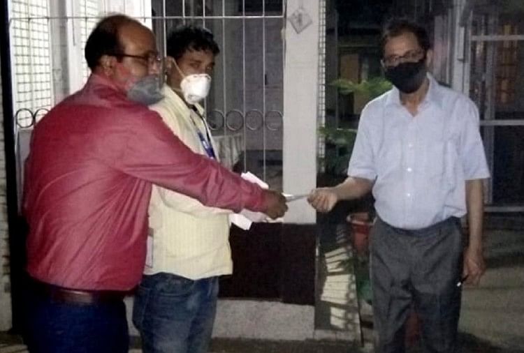 लॉकडाउन में घर बैठे मिलेगी पैसे जमा व निकालने की सुविधा, पूरे होंगे बैंकिंग कार्य SBI Doorstep banking