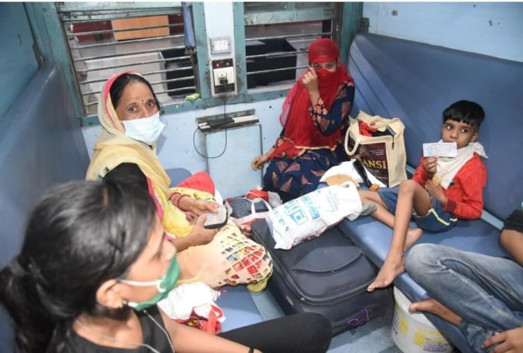पनवेल से 1200 प्रवासी कामगारों को लेकर विशेष ट्रेन मध्यप्रदेश के लिए रवाना पनवेल से प्रवासी कामगारों को लेकर मध्यप्रदेश के लिए विशेष ट्रेन रवाना