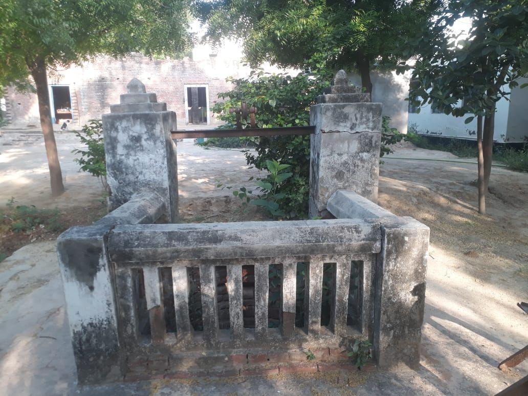 फ़िल्म में दिखाया गया यह कुआं आज भी है।