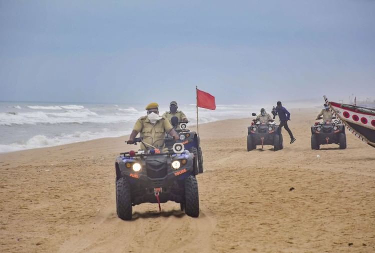 चक्रवात अम्फान से लड़ने के लिए एनडीआरएफ की टीमों को बढ़ाया गया है