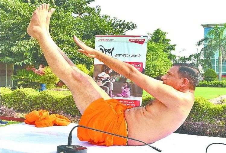 योगाचार्य देवेंद्र धाकरे