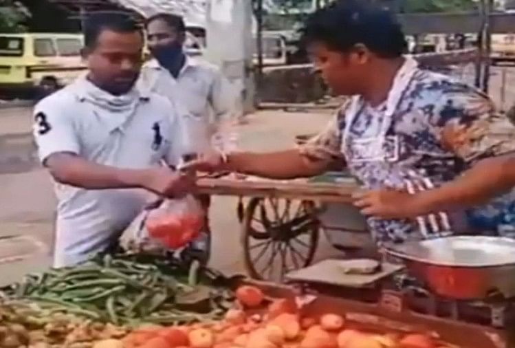 मुश्किल घड़ी में लोगों को जीने की राह दिखा रहा था ये एक्टर, लोगों ने समझ लिया 'सब्जी वाला' जावेद हैदर