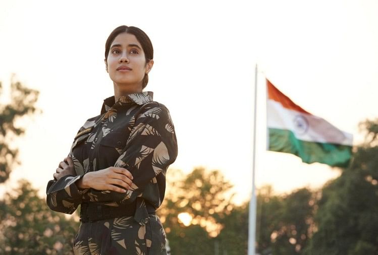 Janhvi Kapoor Gunjan Saxena The Kargil Girl Trending No Independence Day करण जहर क गजन