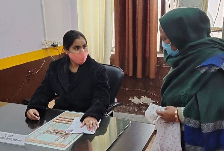 एक दिन के लिए बेटियों ने संभाली फिरोजाबाद की कमान, कोई बना डीएम तो कोई एसएसपी जाहन्वी बनीं जिला प्रोवेशन अधिकारी