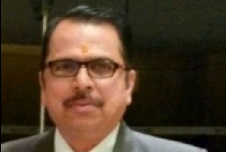 फर्जी वैक्सीन कांड: सितारों के मुंहलगे इस अफसर ने रची साजिश, मुंबई पुलिस ने दर्ज की दूसरी एफआईआर कोकिलाबेन अस्पताल के चीफ मार्केटिंग मैनेजर राजेश पांडे