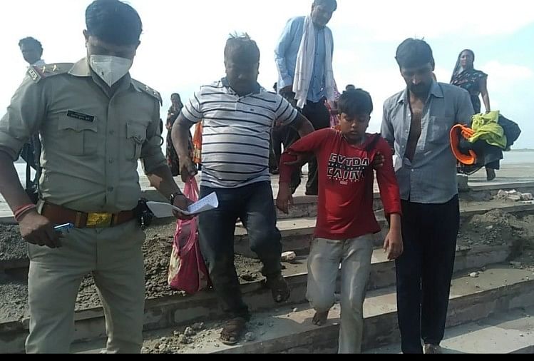 अयोध्या में नाव हादसा नहीं : आगरा के 15 लोग नहाते समय डूबे, छह साल की बच्ची समेत तीन लोग तैरकर बचे इन लोगों को नाविकों ने बचाया