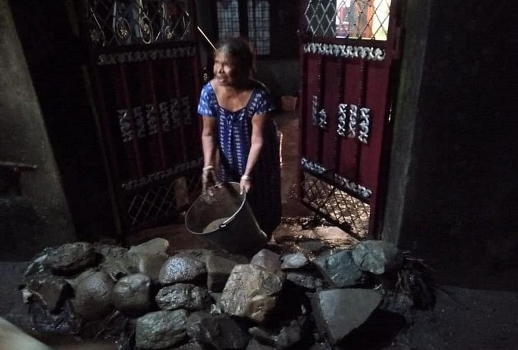 उत्तराखंड में तबाही: देर रात देहरादून में फटा बादल, घरों में घुसे पत्थर और मलबा, बर्बादी का मंजर तस्वीरों में... देहरादून में फटा बादल