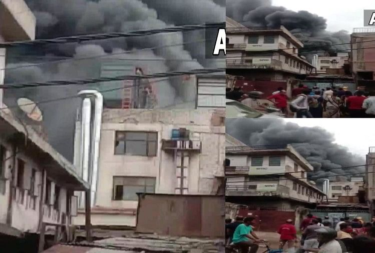 दिल्ली: मायापुरी की फैक्टरी में लगी भीषण आग, दमकल की 17 गाड़ियां मौके पर, राहत बचाव कार्य जारी दिल्ली के मायापुरी की एक फैक्टरी में लगी आग