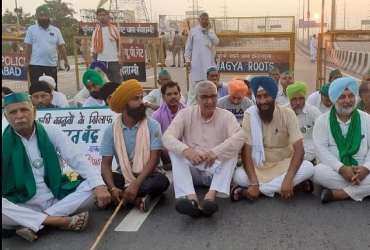 भारत बंद: दिल्ली-एनसीआर में कई मार्गों पर लगा लंबा जाम, इन रास्तों पर बचकर निकलें दिल्ली-मेरठ एक्सप्रेसवे पर बैठे किसान