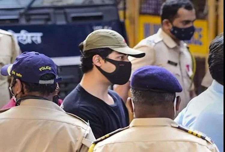 Drug Case: आर्यन खान को नहीं मिली जमानत, जेल में ही गुजारनी होगी रात, एनसीबी ने कोर्ट से कहा- ये प्रभावशाली लोग हैं, सबूत मिटा सकते हैं आर्यन खान
