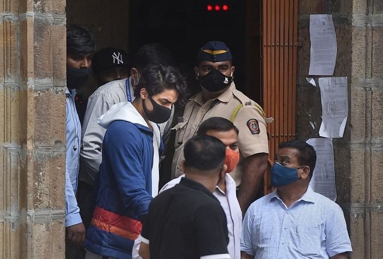Drug Case: आर्यन खान को नहीं मिली जमानत, जेल में ही गुजारनी होगी रात, एनसीबी ने कोर्ट से कहा- ये प्रभावशाली लोग हैं, सबूत मिटा सकते हैं आर्यन खान