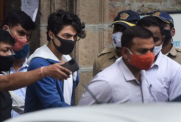 Drug Case: आर्यन खान को नहीं मिली जमानत, जेल में ही गुजारनी होगी रात, एनसीबी ने कोर्ट से कहा- ये प्रभावशाली लोग हैं, सबूत मिटा सकते हैं आर्यन खान