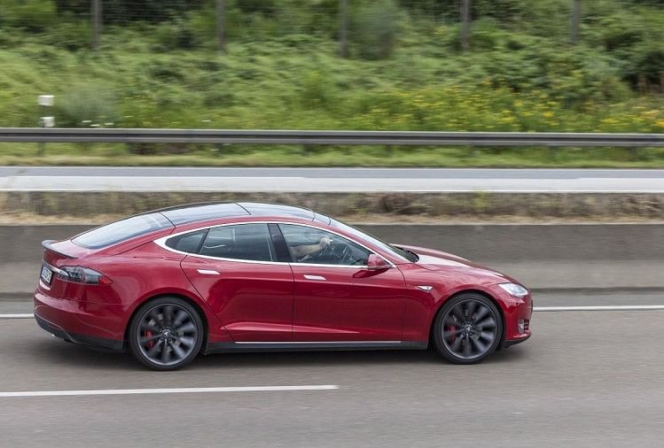 Tesla Car: साल 2021 में टेस्ला की वैश्विक कार डिलीवरी हुई दुगनी, 10 लाख के करीब पहुंचा आंकड़ा tesla car